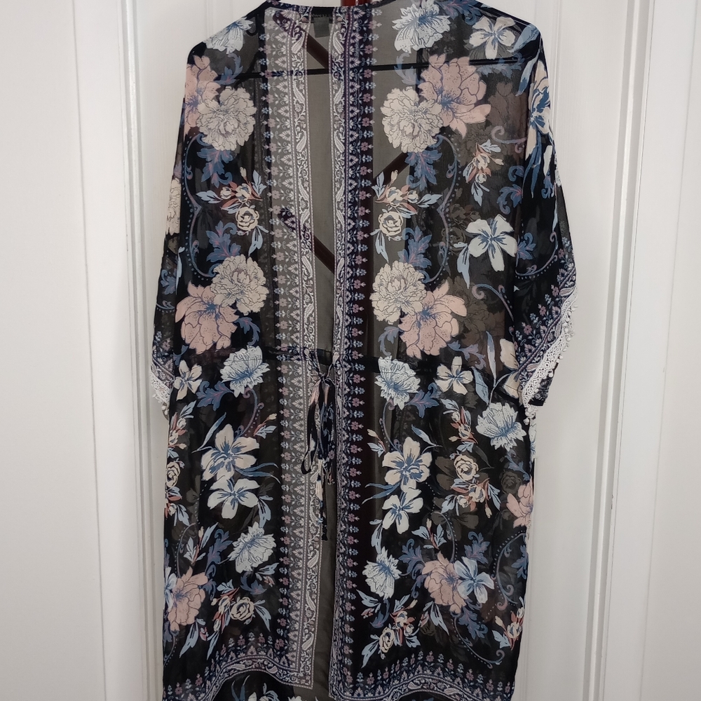 Unity Kimono - Picture 2 of 3